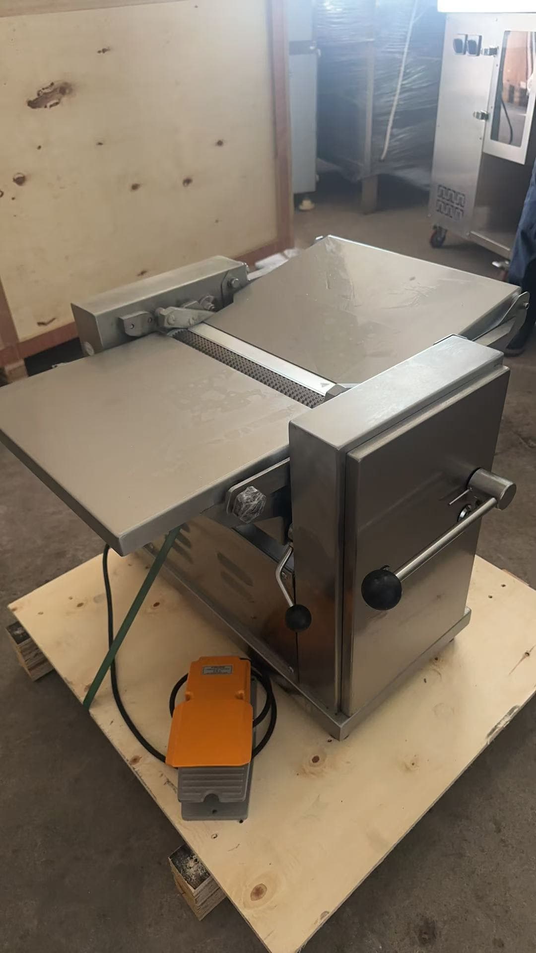Máquina Desolladora y Peladora de Pieles 300mm | 18 m/h 370W NSQP-300