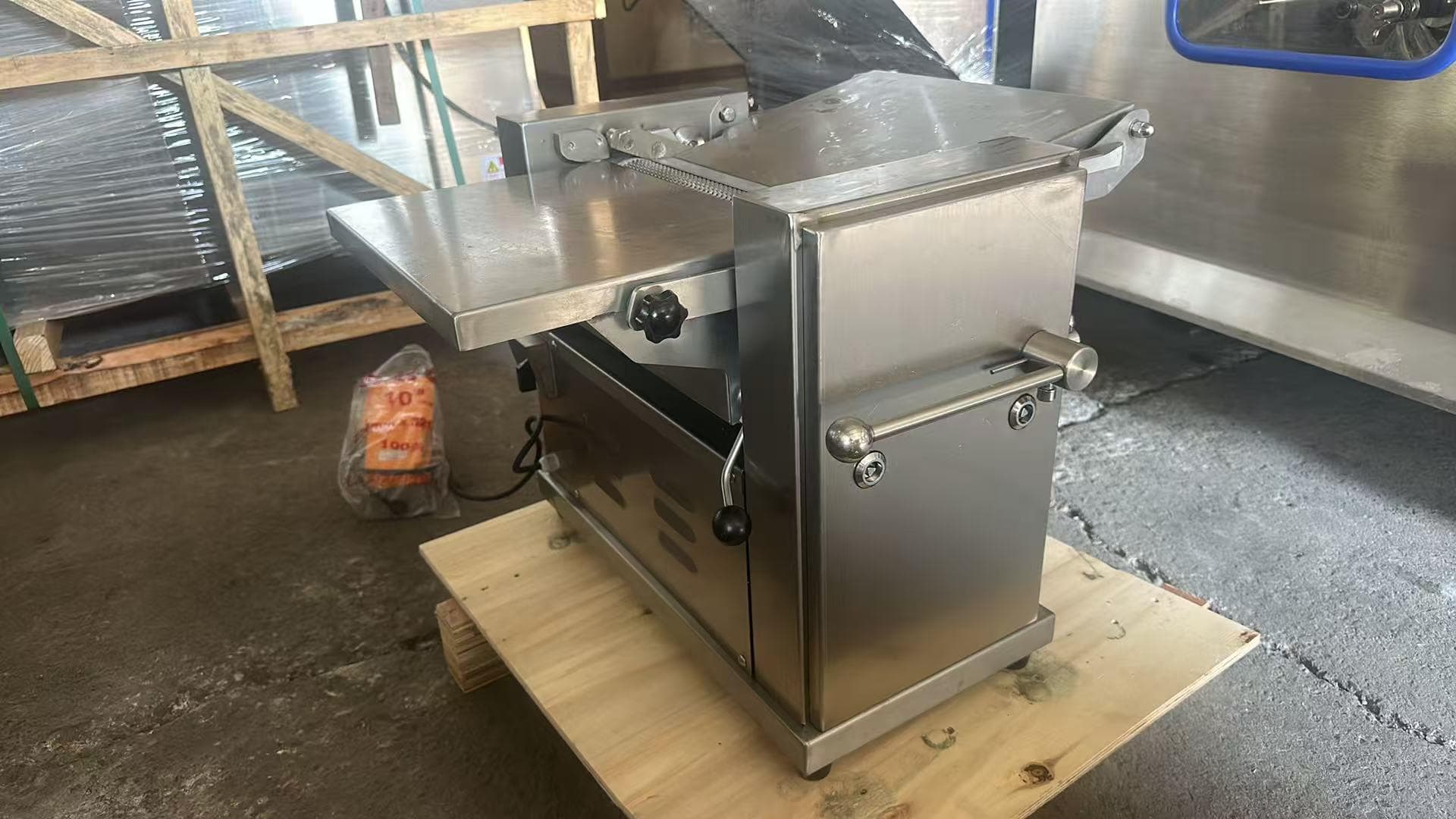 Máquina Desolladora y Peladora de Pieles Industrial 435mm | 24 m/h 750W NSQP-435