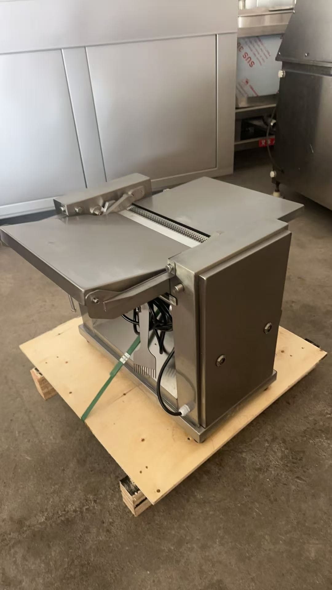 Máquina Desolladora y Peladora de Pieles Industrial 435mm | 24 m/h 750W NSQP-435